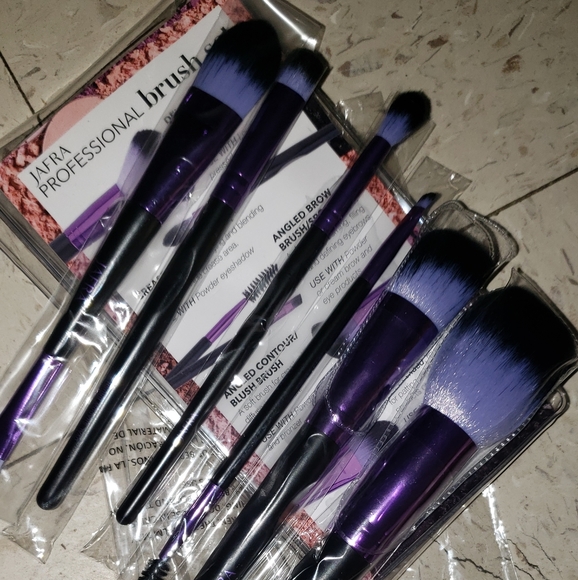 Brushes - Picture 3 of 3